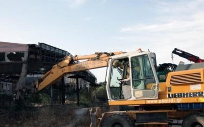 Διαγωνισμός για κατεδάφιση αυθαίρετων ακινήτων στην Γλυφάδα