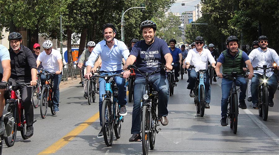 Η ΚΕΔΕ ΜΕ ΤΟΥΣ ΔΗΜΑΡΧΟΥΣ ΕΚΑΝΑΝ ΠΟΔΗΛΑΤΑΔΑ ΣΤΟ ΚΕΝΤΡΟ ΤΗΣ ΑΘΗΝΑΣ ΑΝΗΜΕΡΑ ΤΗΣ ΠΑΓΚΟΣΜΙΑΣ ΗΜΕΡΑΣ ΤΟΥ ΠΟΔΗΛΑΤΟΥ. ΑΠΟΥΣΑ Η ΓΛΥΦΑΔΑ.