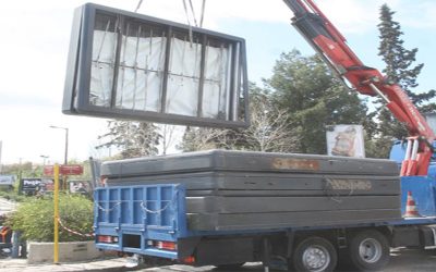 Ο ΔΗΜΟΣ ΧΑΛΑΝΔΡΙΟΥ ΘΑ ΕΙΣΠΡΑΞΕΙ ΧΙΛΙΑΔΕΣ ΕΥΡΩ ΑΠΟ ΥΠΑΙΘΡΙΕΣ ΔΙΑΦΗΜΙΣΤΙΚΕΣ ΠΙΝΑΚΙΔΕΣ. ΣΤΗ ΓΛΥΦΑΔΑ ΠΟΥ ΕΙΝΑΙ ΕΚΑΤΟΜΜΥΡΙΑ ΓΙΑΤΙ ΜΟΥΓΓΑ ΟΛΕΣ ΟΙ ΠΟΛΙΤΙΚΕΣ ΠΑΤΣΑΒΟΥΡΕΣ ΑΠΟ ΤΟΝ ΠΑΡΑΝΟΜΟ ΕΠΙΧΕΙΡΗΜΑΤΙΑ;
