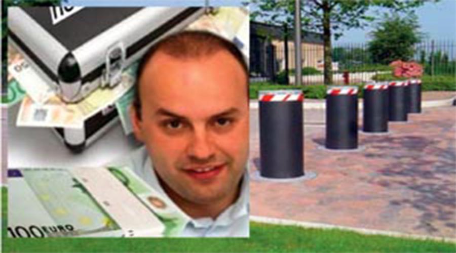 ΔΙΑΦΘΟΡΑ ΚΑΙ ΔΙΑΠΛΟΚΗ ΣΤΟ ΔΗΜΟ ΓΛΥΦΑΔΑΣ. ΠΛΗΡΩΣΑΝ ΕΡΓΟΛΑΒΟ ΓΙΑ ΕΡΓΟ ΠΟΥ… ΔΕΝ ΕΚΑΝΕ, ΑΛΛΑ Ο ΔΗΜΑΡΧΟΣ ΚΑΙ ΟΙ ΥΠΑΛΛΗΛΟΙ ΤΟ… ΠΑΡΕΛΑΒΑΝ!!!